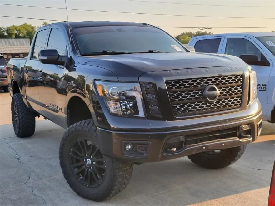 2019 Nissan Titan SV photo 1