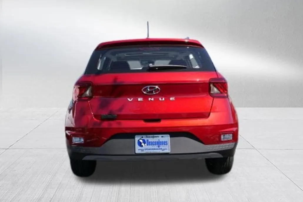2025 Hyundai Venue SEL photo 1