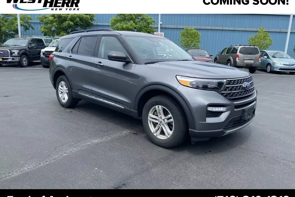 2022 Ford Explorer XLT photo 1