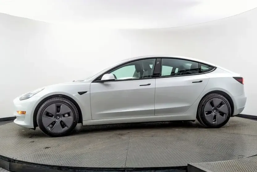 2023 Tesla Model 3 photo 1