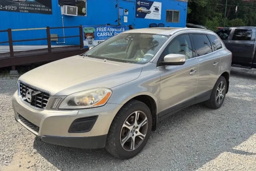 2012 Volvo XC60 T6 R-Design Platinum photo 1