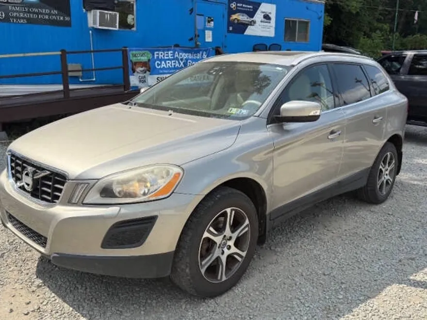 2012 Volvo XC60 T6 R-Design Platinum photo 1
