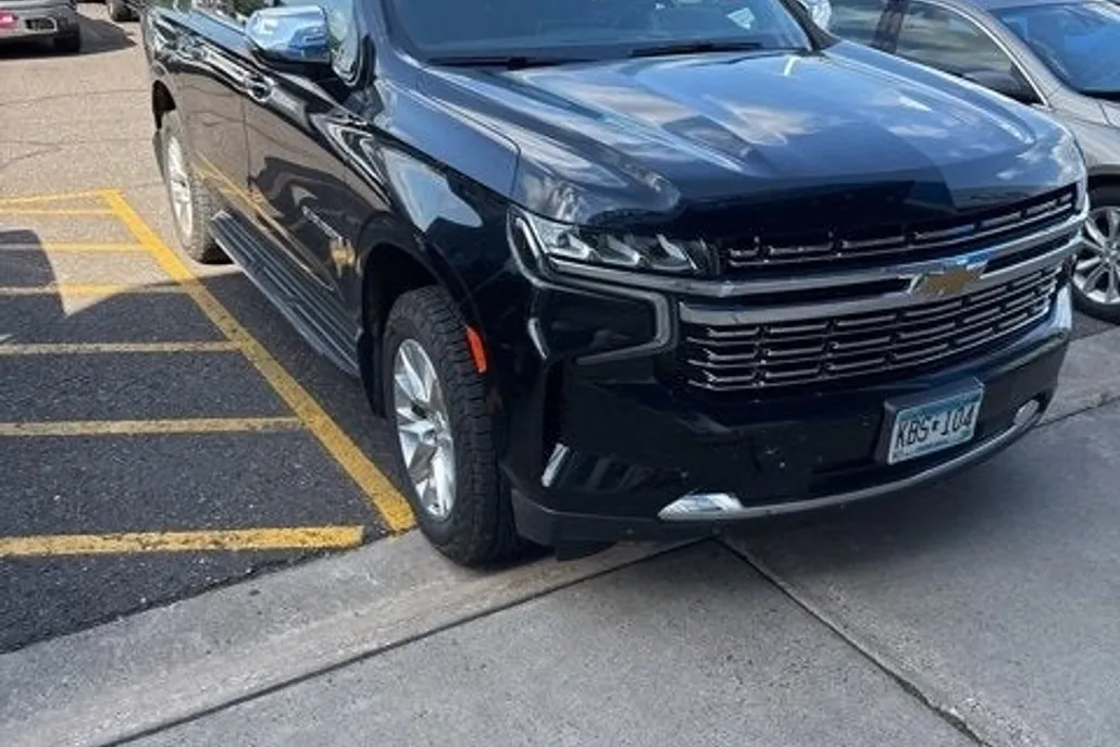 2022 Chevrolet Suburban Premier photo 1