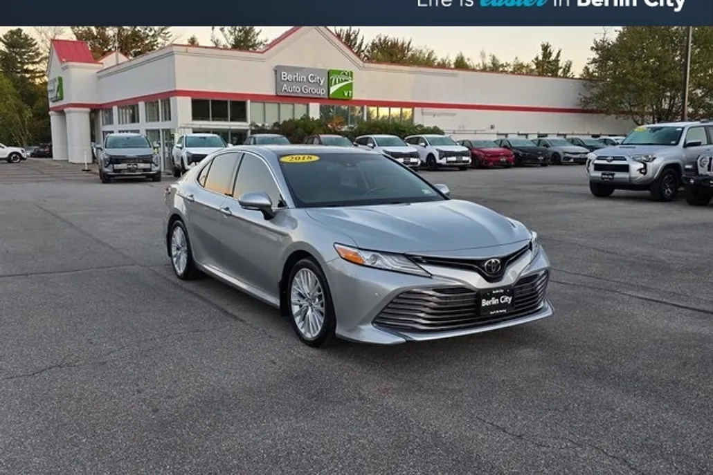 2018 Toyota Camry XLE photo 1