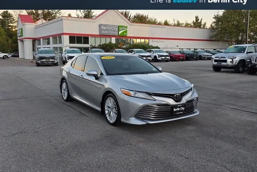 2018 Toyota Camry XLE photo 1