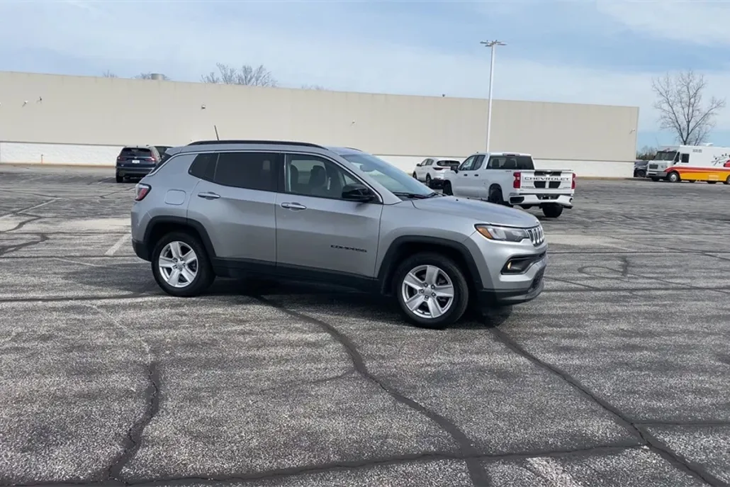2022 Jeep Compass Latitude photo 1