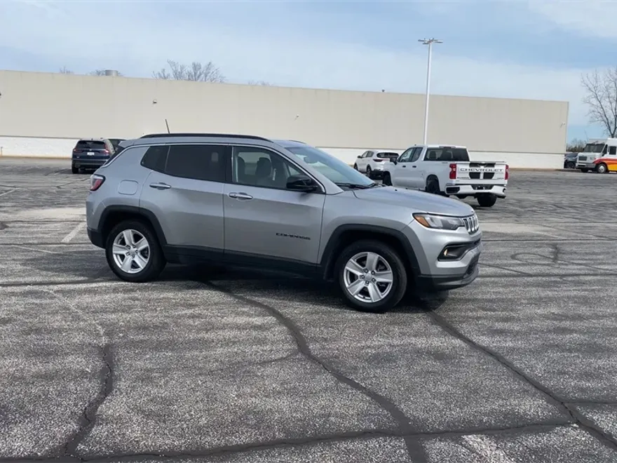2022 Jeep Compass Latitude photo 1