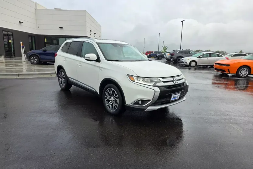2017 Mitsubishi Outlander GT photo 1