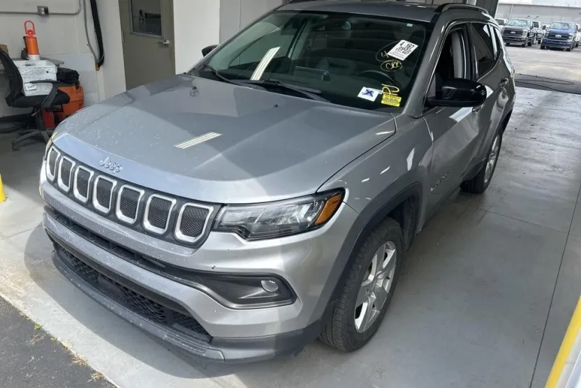2022 Jeep Compass Latitude photo 1