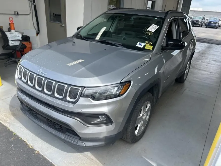 2022 Jeep Compass Latitude photo 1