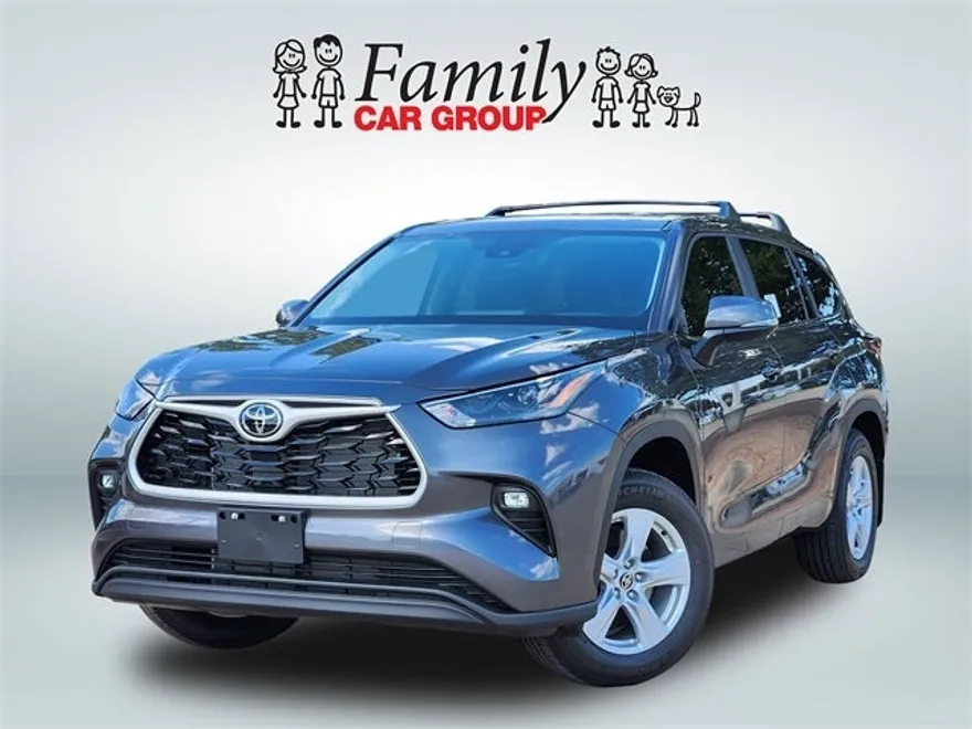 2025 Toyota Highlander LE photo 1