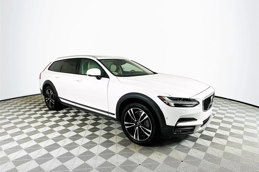 2019 Volvo V90 Cross Country T5 AWD photo 1