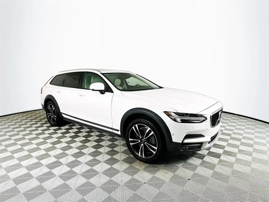 2019 Volvo V90 Cross Country T5 AWD photo 1