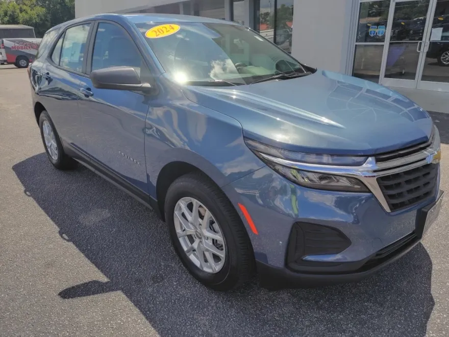 2024 Chevrolet Equinox LS photo 1