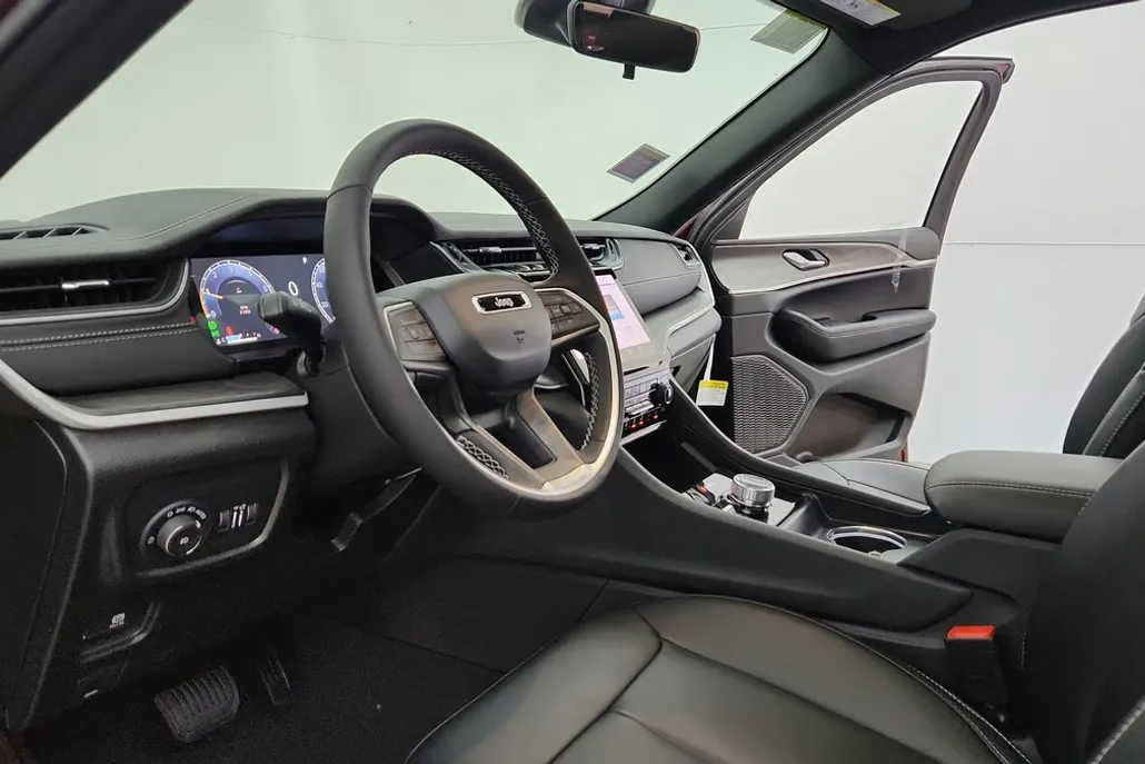 2025 Jeep Grand Cherokee Limited photo 1