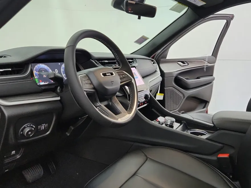 2025 Jeep Grand Cherokee Limited photo 1