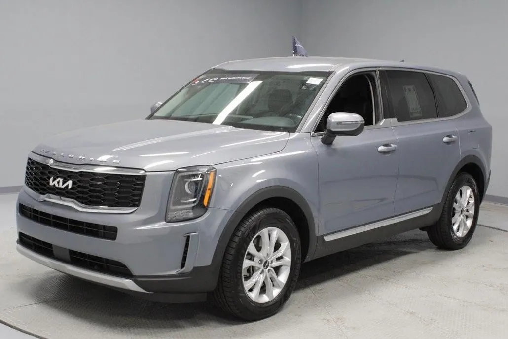 2022 Kia Telluride LX photo 1
