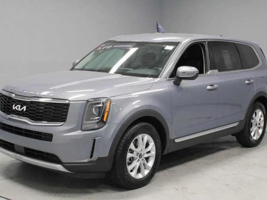 2022 Kia Telluride LX photo 1