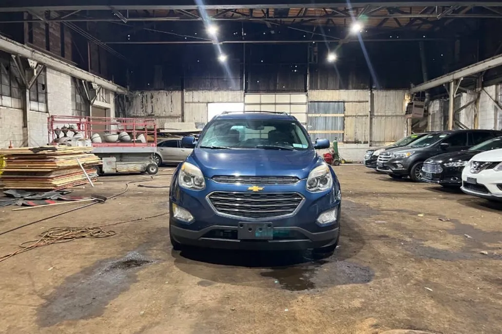 2017 Chevrolet Equinox LT photo 1