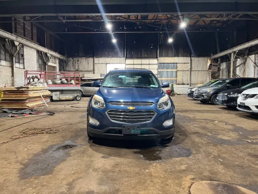 2017 Chevrolet Equinox LT photo 1