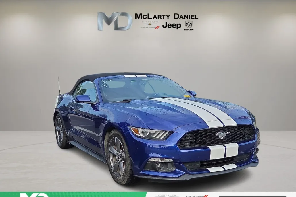 2015 Ford Mustang V6 Convertible photo 1