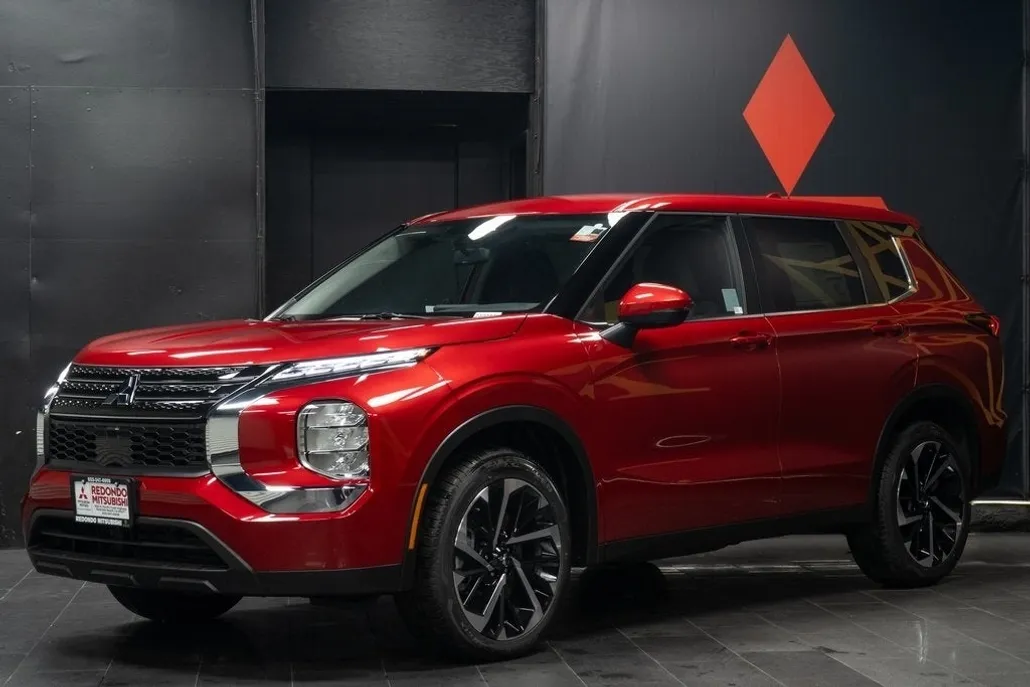 2025 Mitsubishi Outlander PHEV SE photo 1