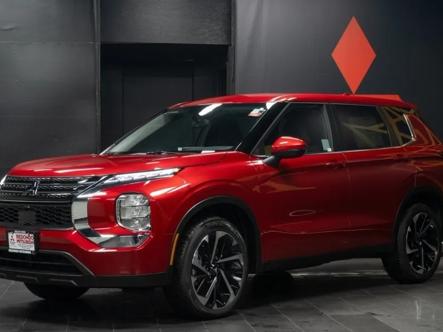 2025 Mitsubishi Outlander PHEV SE photo 1