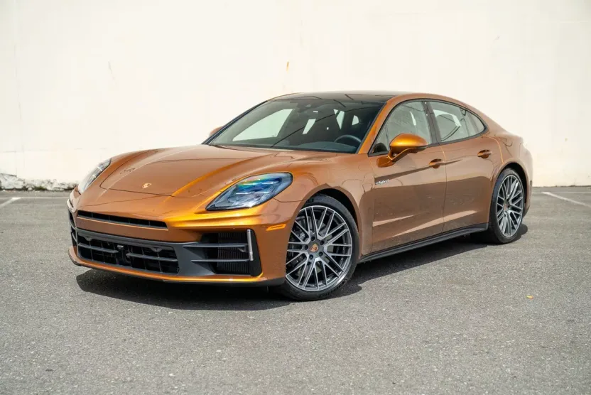 2025 Porsche Panamera E-Hybrid 4 photo 1