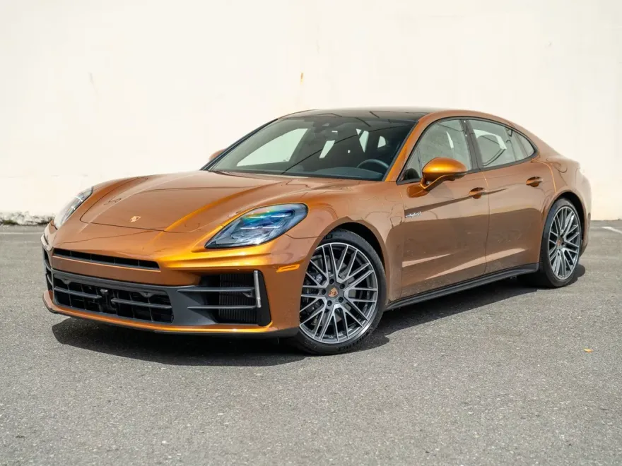2025 Porsche Panamera E-Hybrid 4 photo 1