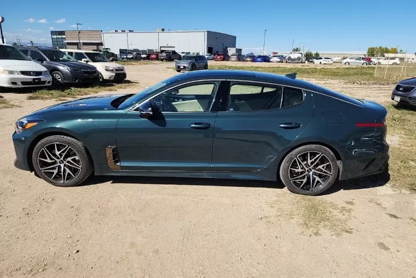 2023 Kia Stinger GT-Line photo 1
