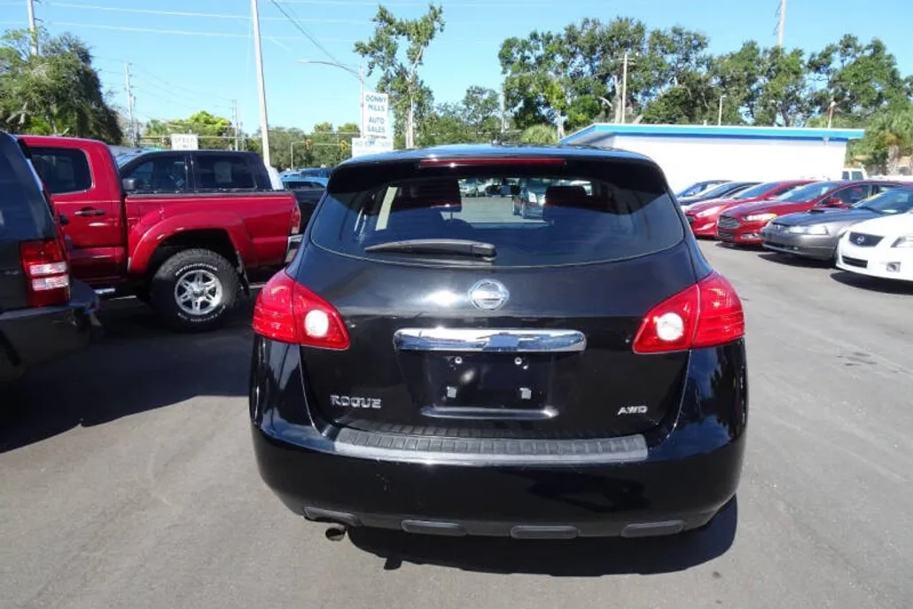 2013 Nissan Rogue S photo 1