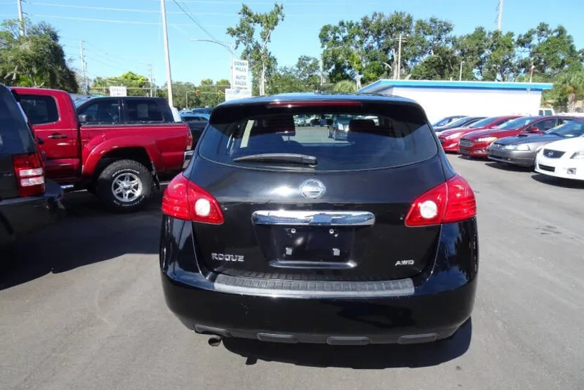 2013 Nissan Rogue S photo 1