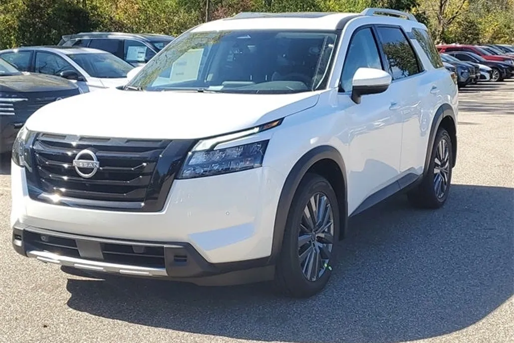 2025 Nissan Pathfinder SL photo 1