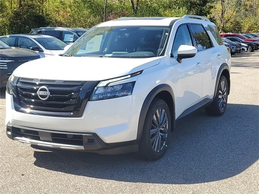 2025 Nissan Pathfinder SL photo 1