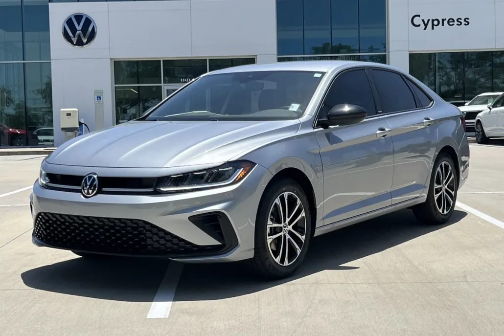 2025 Volkswagen Jetta Sport photo 1