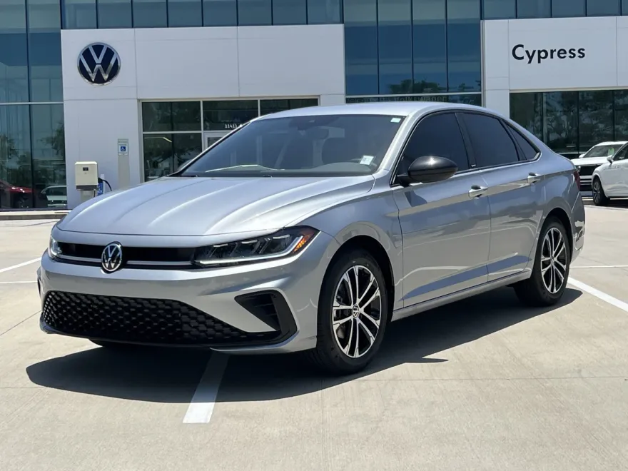 2025 Volkswagen Jetta Sport photo 1