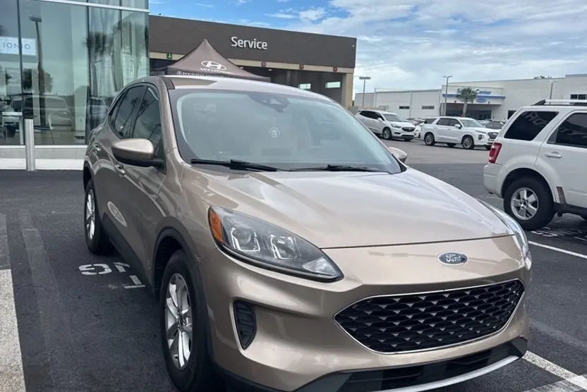 2020 Ford Escape SE photo 1
