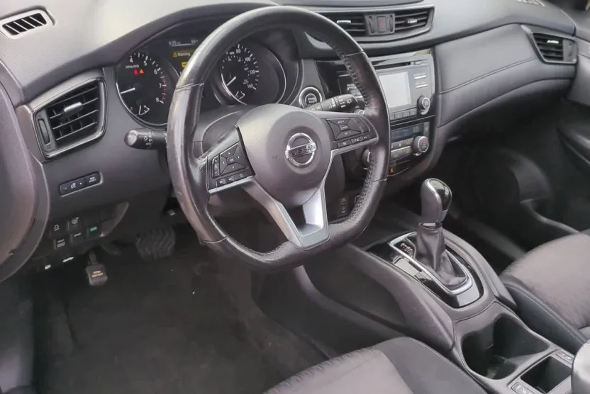 2017 Nissan Rogue SV photo 1