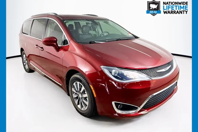 2019 Chrysler Pacifica Touring Plus photo 1