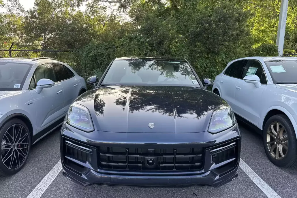 2025 Porsche Cayenne Turbo E-Hybrid photo 1