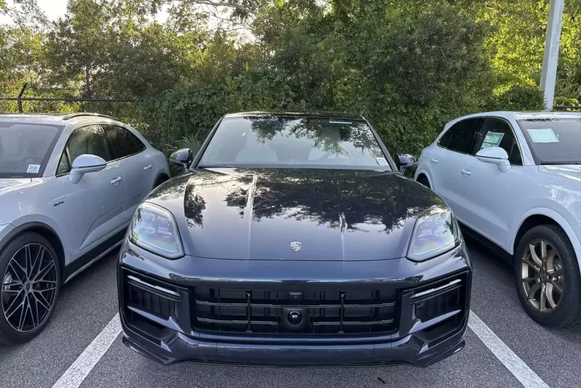 2025 Porsche Cayenne Turbo E-Hybrid photo 1