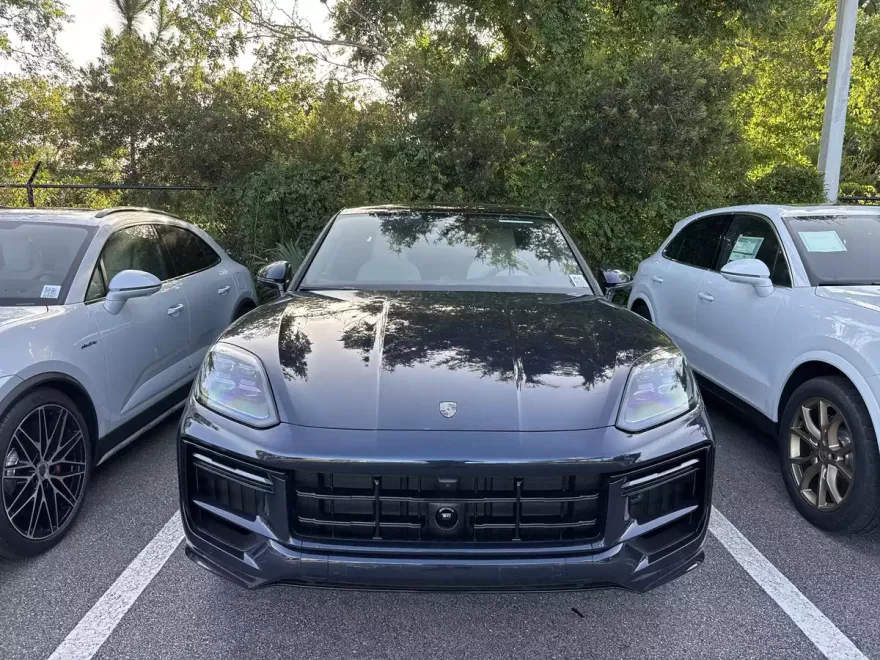 2025 Porsche Cayenne Turbo E-Hybrid photo 1
