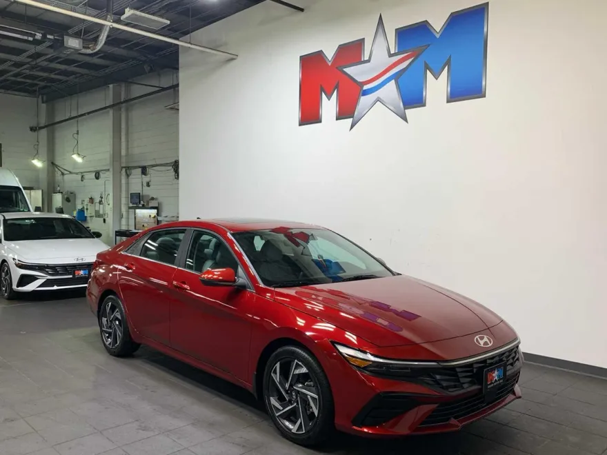 2025 Hyundai Elantra Limited photo 1
