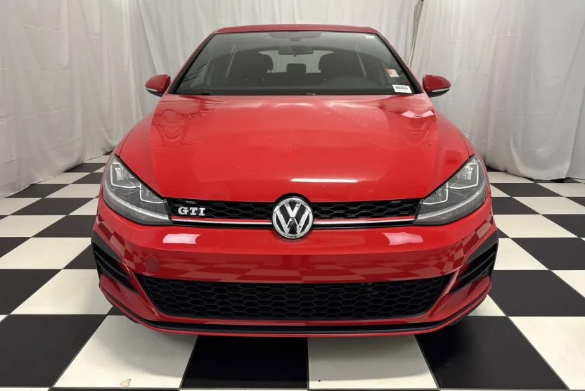 2018 Volkswagen Golf GTI SE photo 1