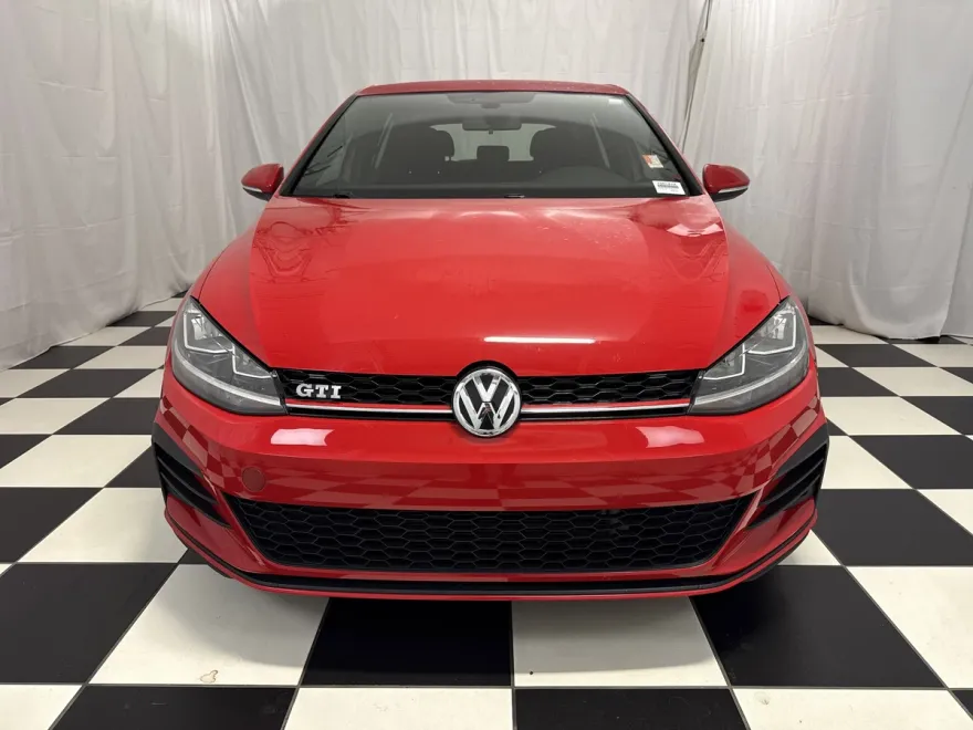 2018 Volkswagen Golf GTI SE photo 1