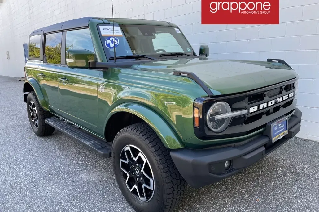 2023 Ford Bronco Outer Banks photo 1