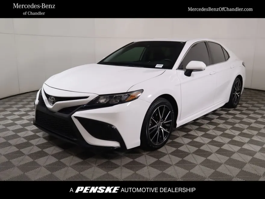 2024 Toyota Camry SE photo 1