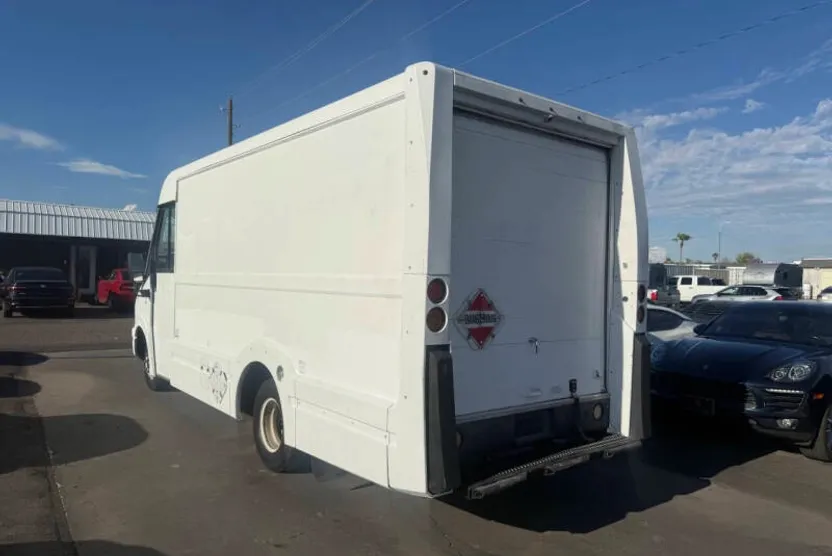 2014 Isuzu NPR photo 1