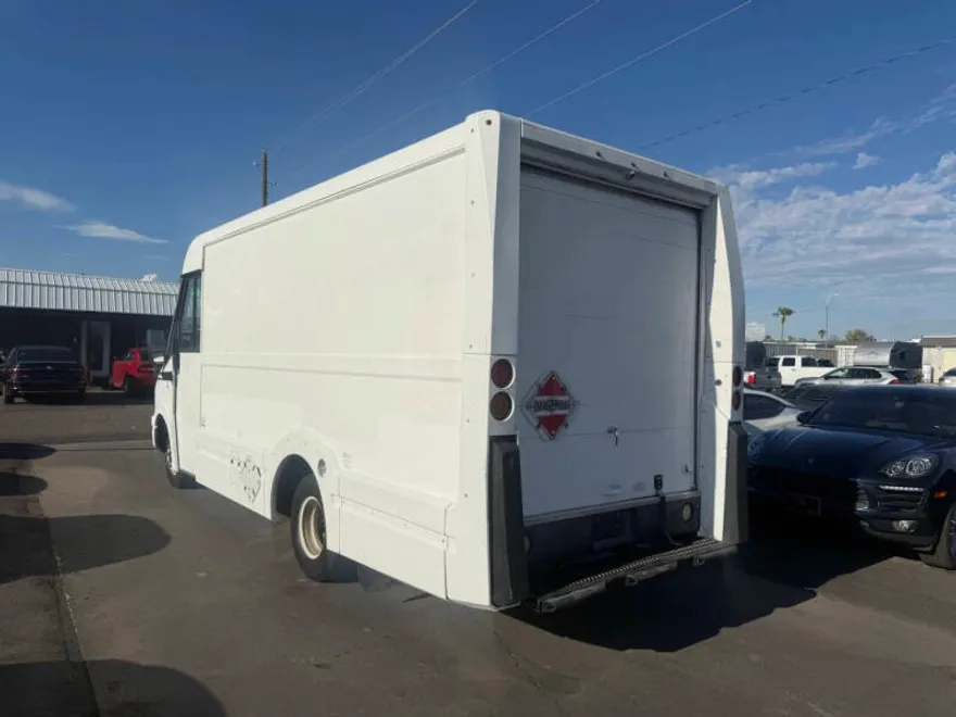 2014 Isuzu NPR photo 1