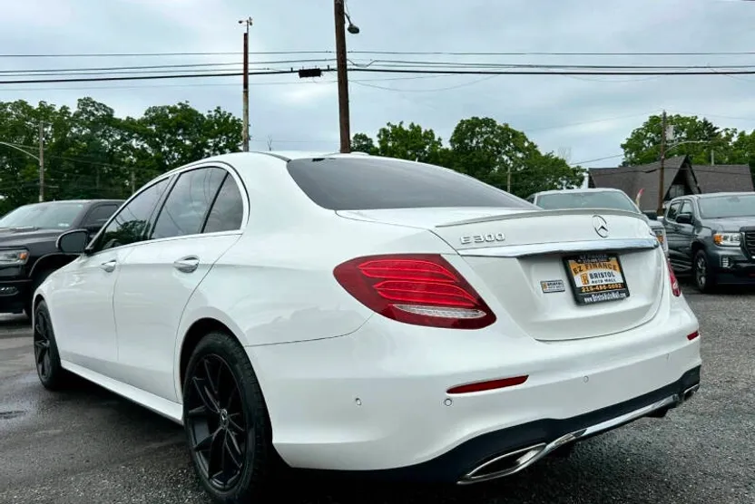 2018 Mercedes Benz E 300 4MATIC photo 1
